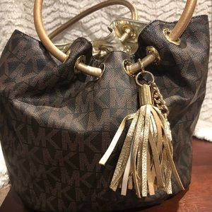 Micheal Kors monogram purse